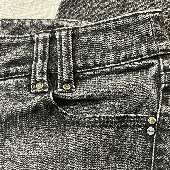 White House Black Market Charcoal Skinny Jeans. - Picture 3 of 13